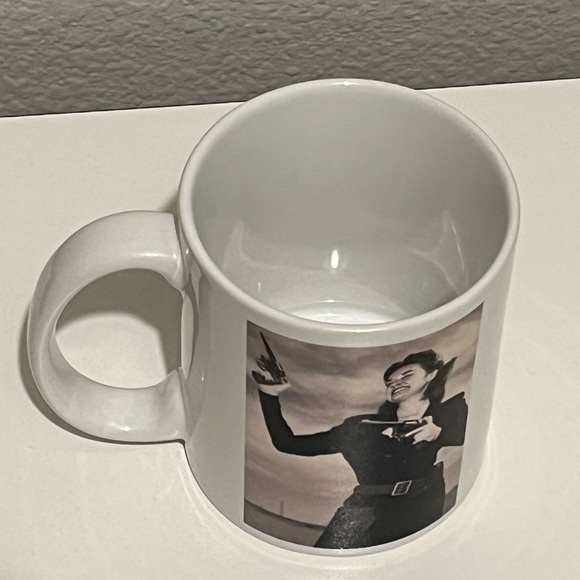 🖤Vintage Funny Sassy Grandma Cowgirl Gunslinger Western 1950s Pin Up Glam Mug🖤 - Picture 6 of 6